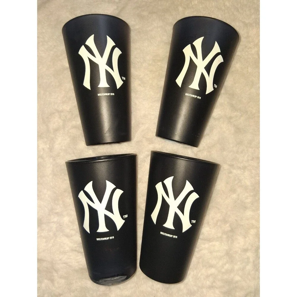 Set of 4 New York Yankess Tall Glasses